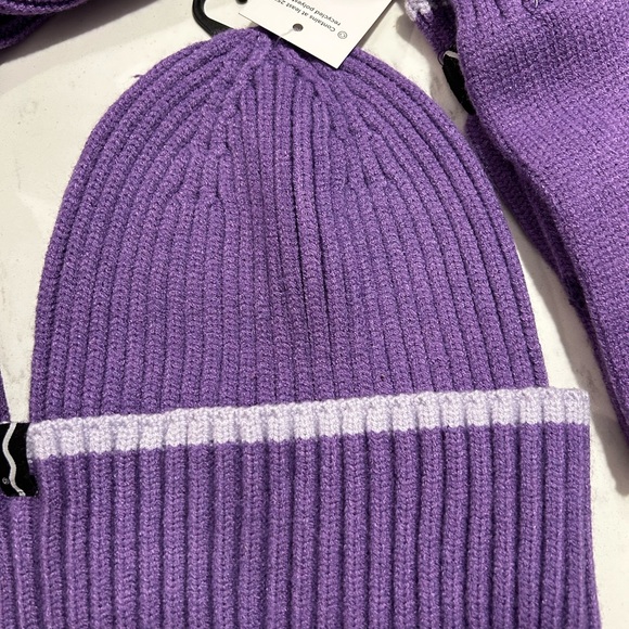 NWT CRAYOLA Adult Purple Collab Knit Beanie Set Hat Gloves Scarf - Picture 4 of 4